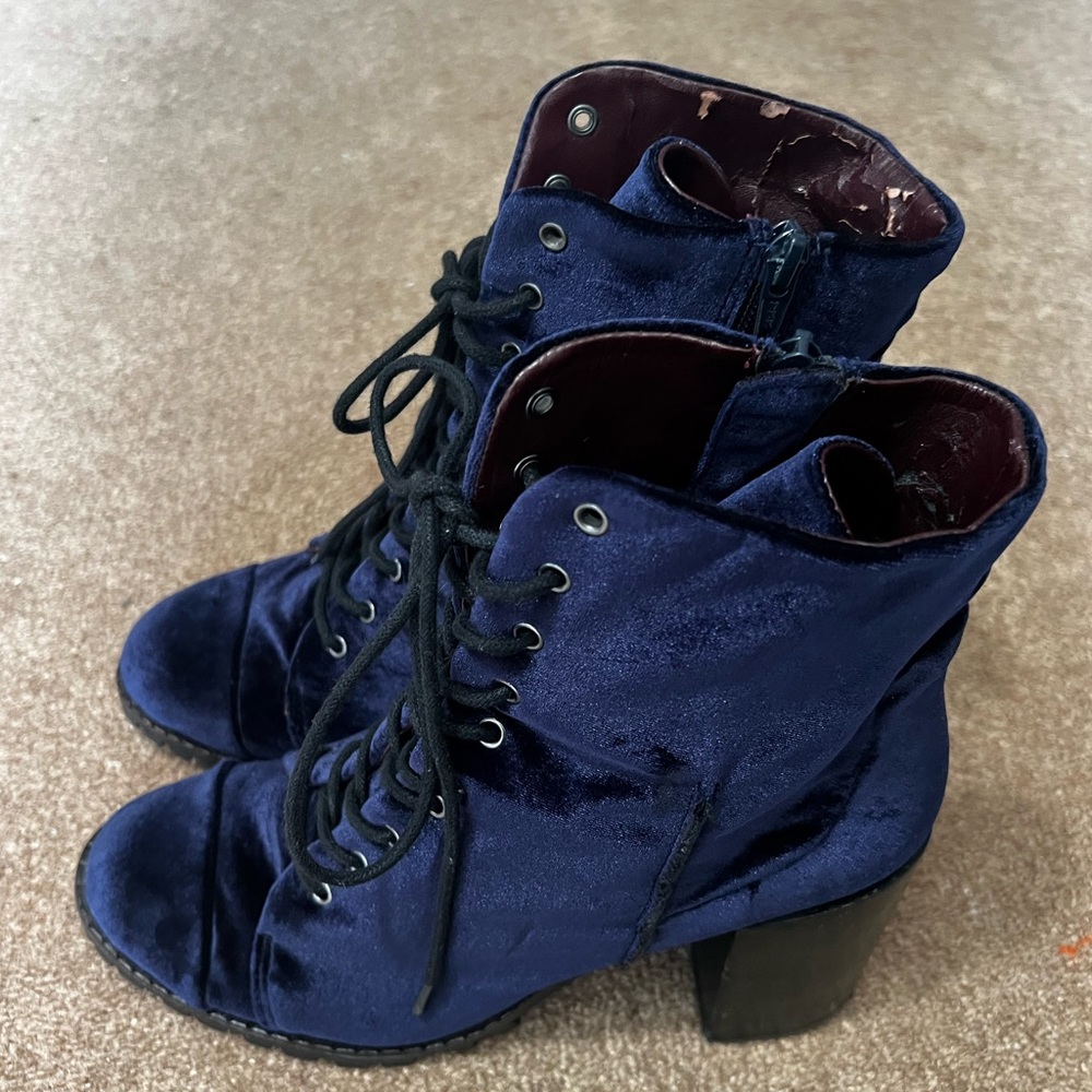 Report Signature Blue Suede Lace Up Boot Sz 9